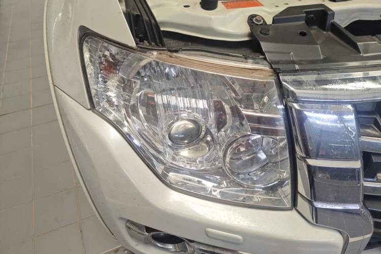 Used Mitsubishi Pajero 2020 3.0L Automatic Prestige Off-Road Edition Right Front Headlight