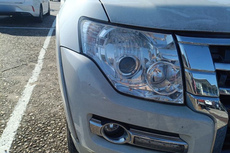 Used Mitsubishi Pajero 2020 3.0L Automatic Luxury Edition Right Front Headlight