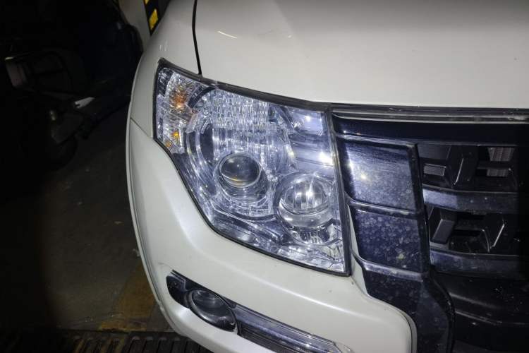 Used Mitsubishi Pajero  Right Front Headlight