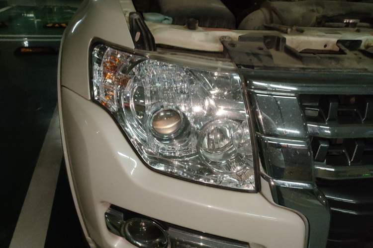 Used Mitsubishi Pajero 2020 3.0L Automatic Standard Edition Right Front Headlight