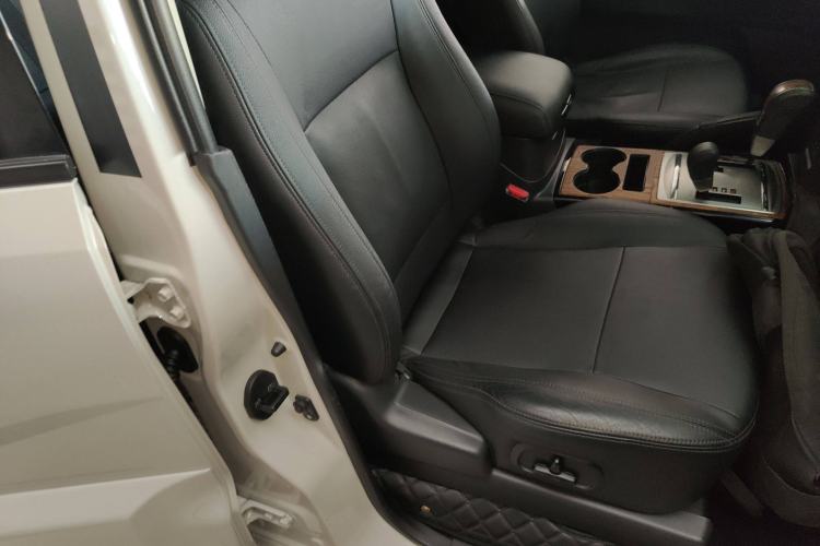 Used Mitsubishi Pajero 2020 3.0L Automatic Luxury Edition Right Front Seat