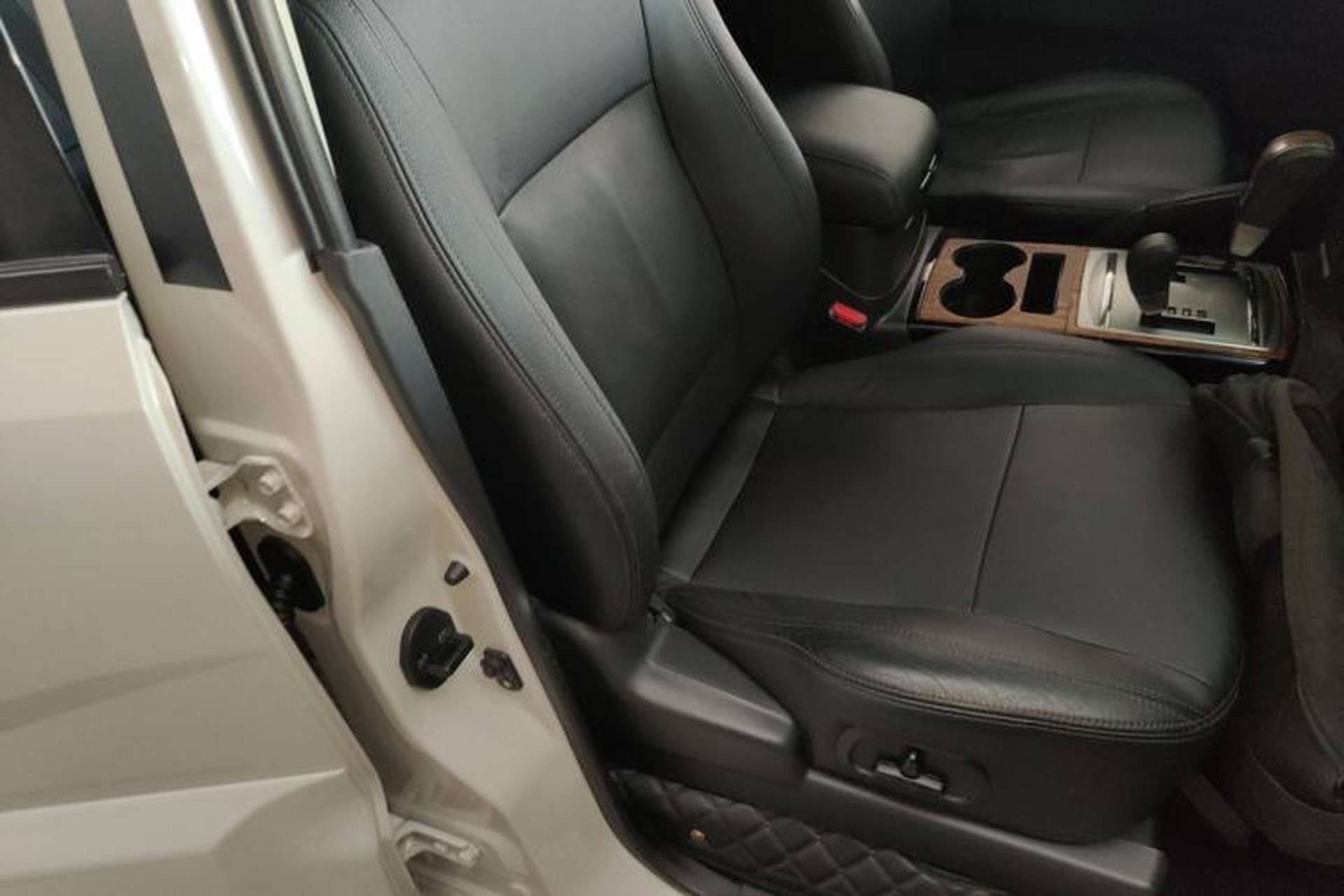 Used Mitsubishi Pajero 2020 3.0L Automatic Luxury Edition Right Front Seat
