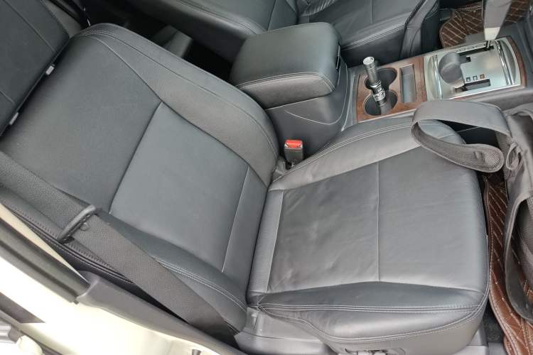 Used Mitsubishi Pajero 2020 3.0L Automatic Standard Edition Right Front Seat