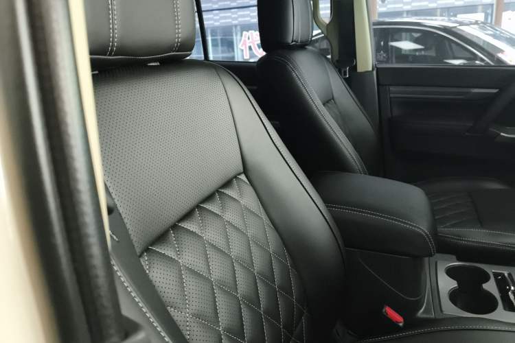 Used Mitsubishi Pajero 2020 3.0L Automatic Standard Edition Right Front Seat