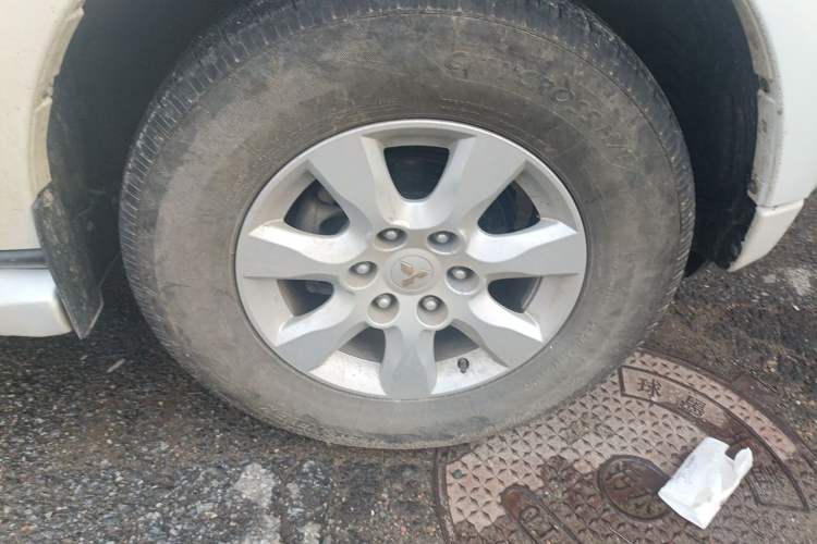 Used Mitsubishi Pajero  Right Front Wheel Hub