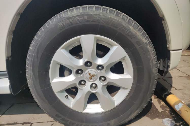 Used Mitsubishi Pajero  Right Front Wheel Hub