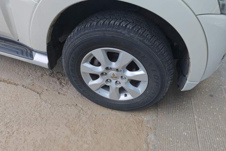 Used Mitsubishi Pajero 2020 3.0L Automatic Prestige Off-Road Edition Right Front Wheel Hub