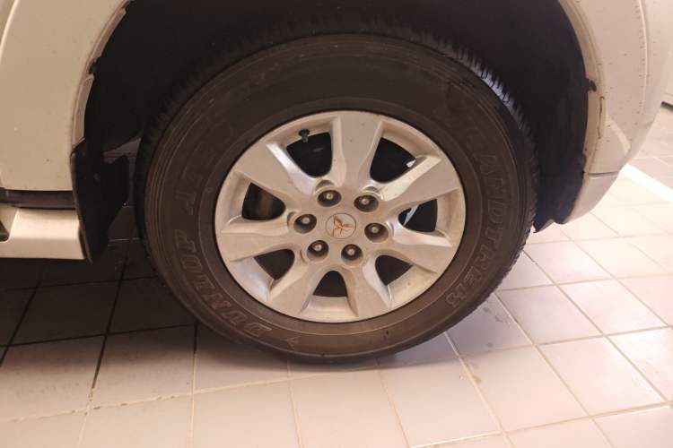 Used Mitsubishi Pajero 2020 3.0L Automatic Prestige Off-Road Edition Right Front Wheel Hub