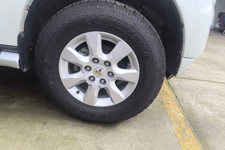 Used Mitsubishi Pajero  Right Front Wheel Hub