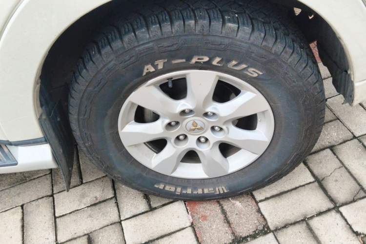 Used Mitsubishi Pajero  Right Front Wheel Hub