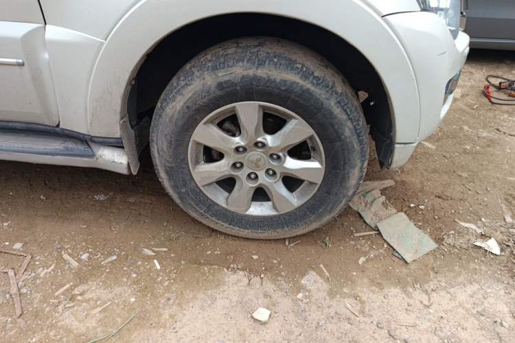 Used Mitsubishi Pajero  Right Front Wheel Hub