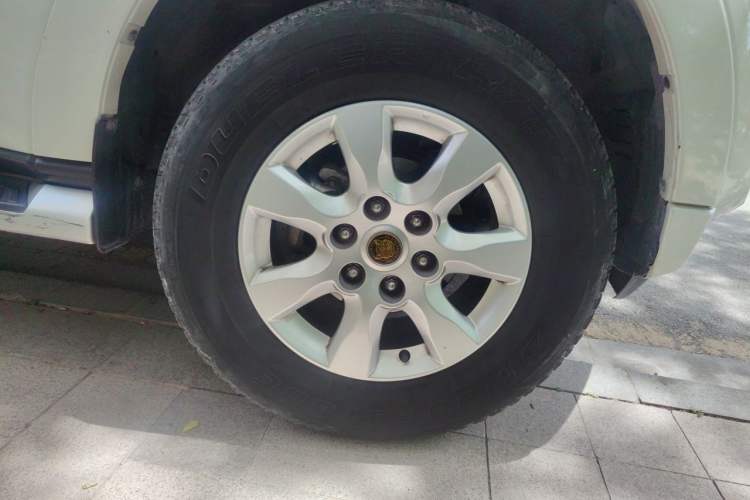 Used Mitsubishi Pajero 2020 3.0L Automatic Luxury Off-Road Version Right Front Wheel Hub