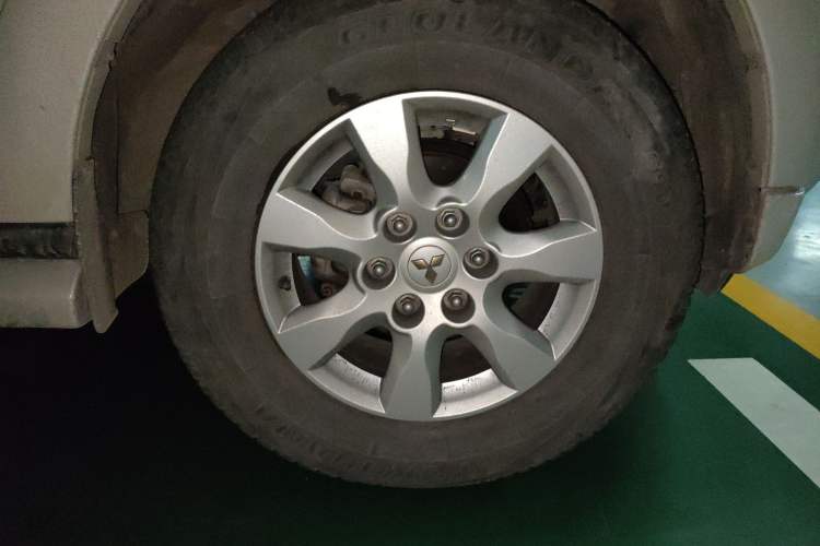 Used Mitsubishi Pajero 2020 3.0L Automatic Standard Edition Right Front Wheel Hub
