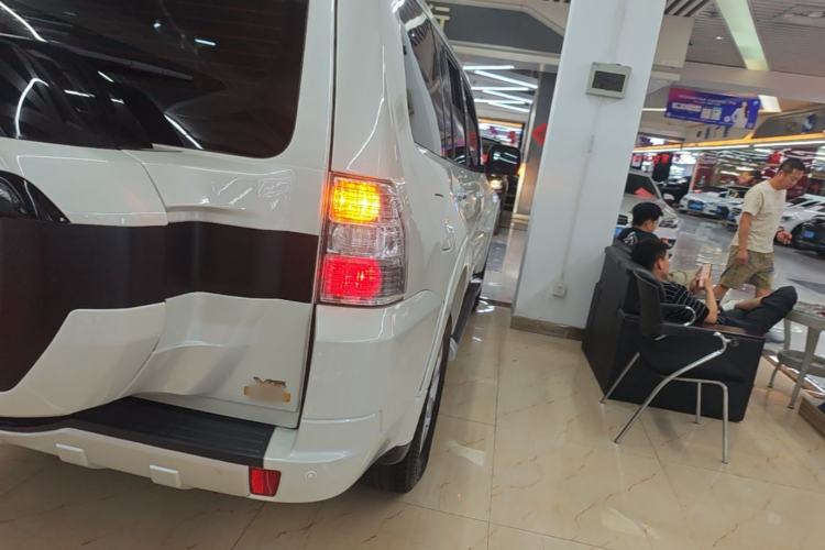 Used Mitsubishi Pajero 2020 V93 3.0L 5-Door GLS 7-Seater – Middle East Right Rear Taillight