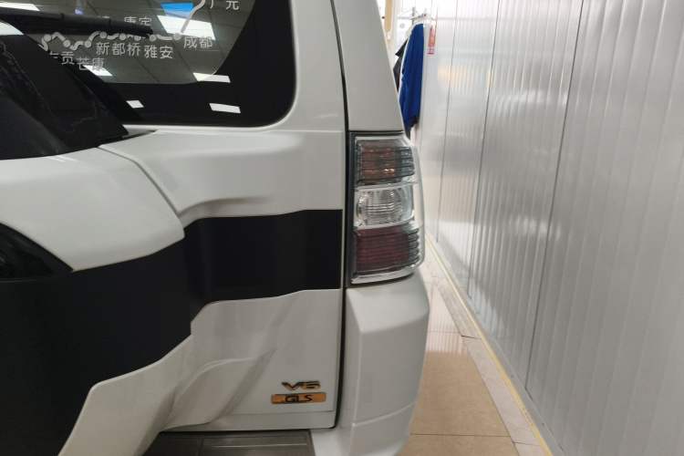 Used Mitsubishi Pajero 2020 3.0L Automatic Standard Edition Right Rear Taillight