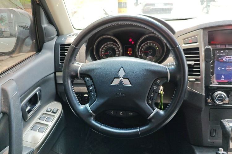 Used Mitsubishi Pajero  Steering Wheel