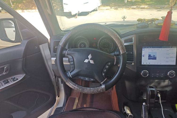 Used Mitsubishi Pajero 2020 Collection Edition 3.0L Automatic Prestige Off-Road Version Steering Wheel