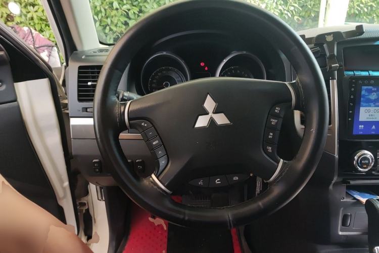 Used Mitsubishi Pajero  Steering Wheel