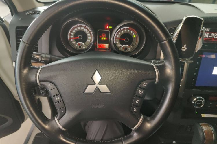 Used Mitsubishi Pajero 2020 3.0L Automatic Luxury Edition Steering Wheel