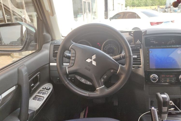 Used Mitsubishi Pajero  Steering Wheel