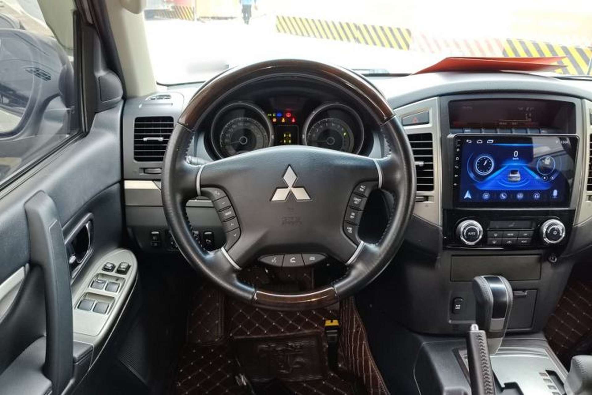 Used Mitsubishi Pajero 2020 3.0L Automatic Standard Edition Steering Wheel