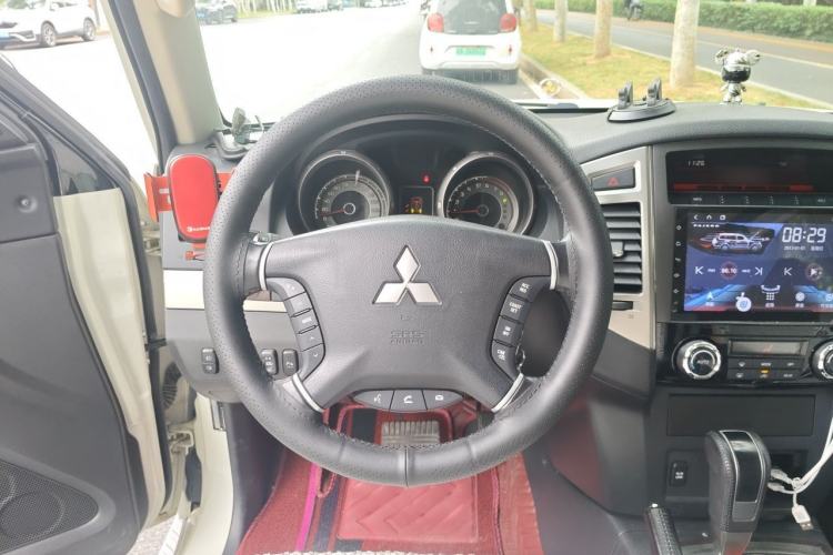 Used Mitsubishi Pajero 2020 3.0L Automatic Standard Edition Steering Wheel