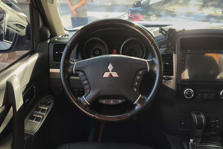 Used Mitsubishi Pajero  Steering Wheel