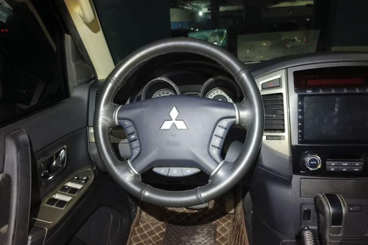 Used Mitsubishi Pajero  Steering Wheel
