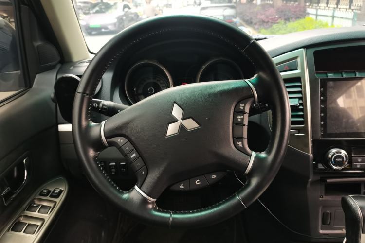 Used Mitsubishi Pajero  Steering Wheel