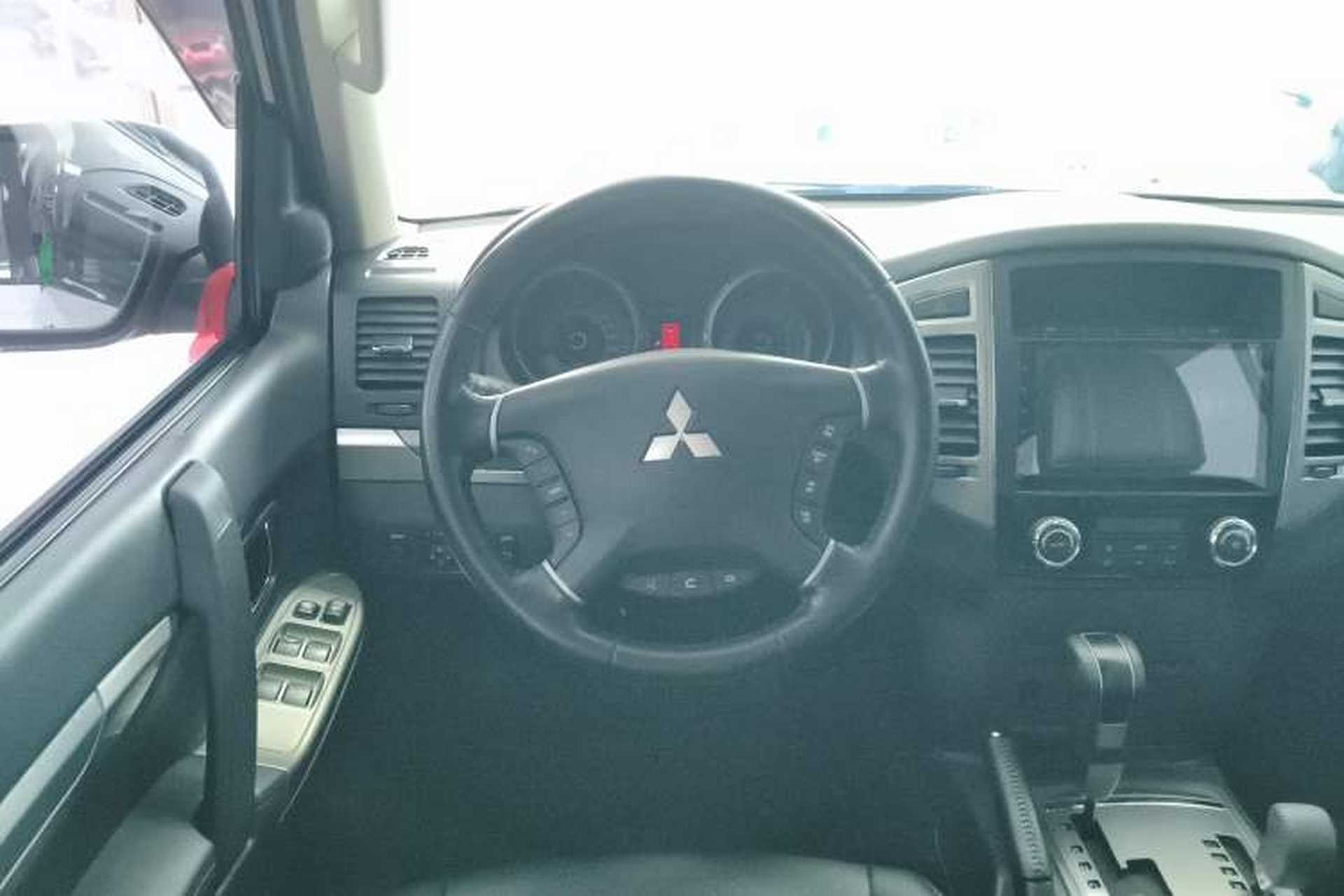 Used Mitsubishi Pajero 2020 3.0L Automatic Standard Edition Steering Wheel