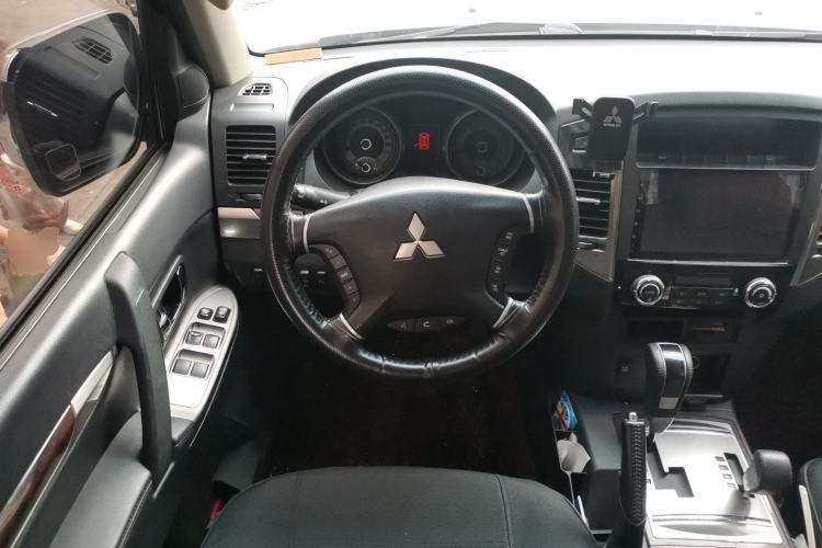 Used Mitsubishi Pajero  Steering Wheel