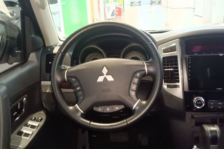 Used Mitsubishi Pajero 2020 3.0L Automatic Prestige Off-Road Edition Steering Wheel