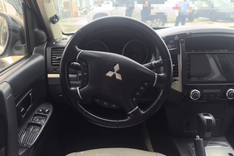 Used Mitsubishi Pajero  Steering Wheel