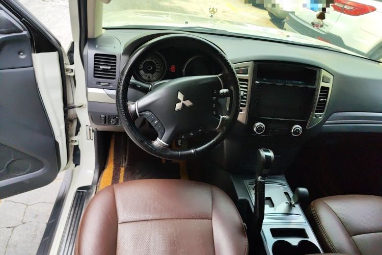 Used Mitsubishi Pajero  Steering Wheel