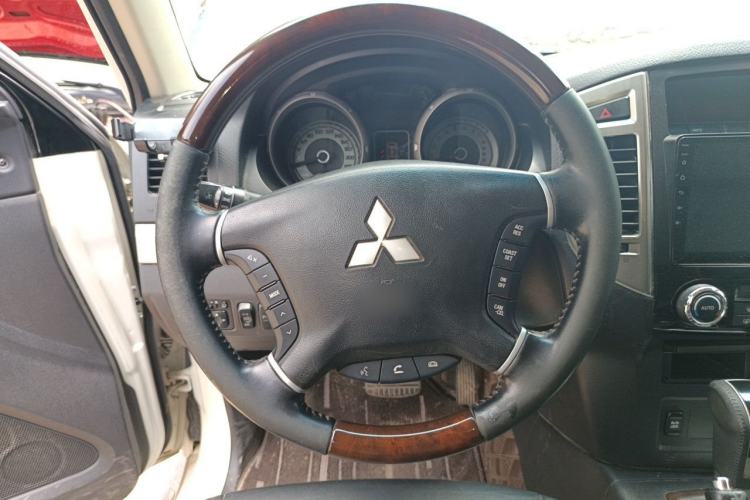 Used Mitsubishi Pajero  Steering Wheel