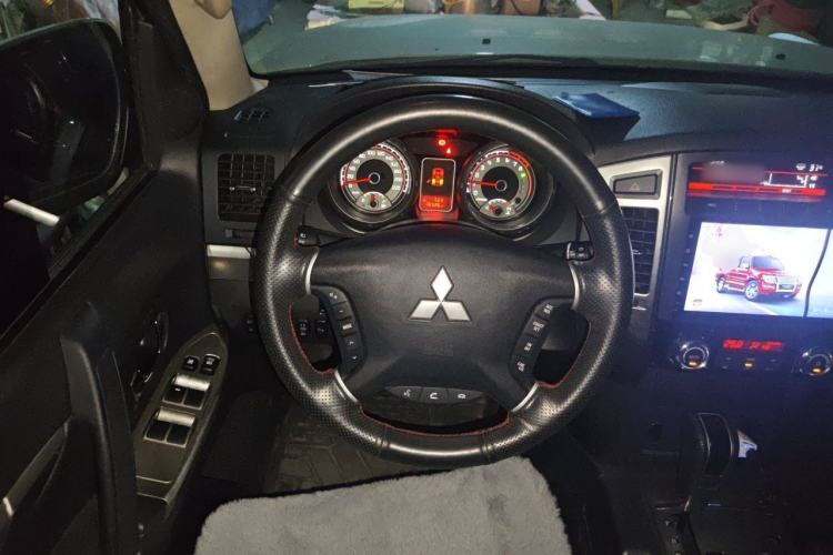 Used Mitsubishi Pajero  Steering Wheel