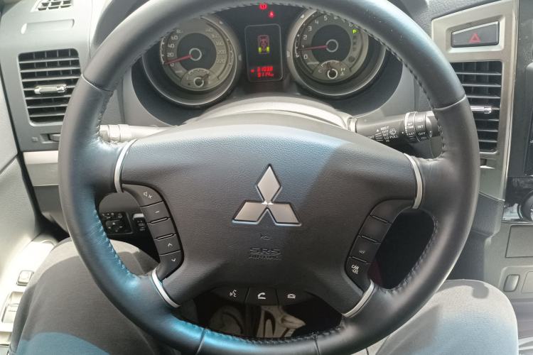 Used Mitsubishi Pajero  Steering Wheel