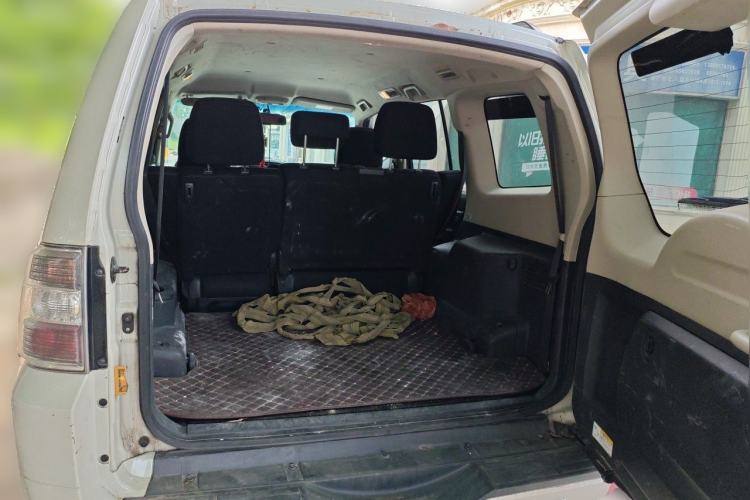 Used Mitsubishi Pajero  Trunk