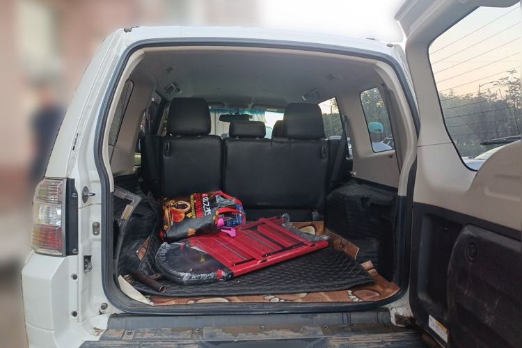 Used Mitsubishi Pajero  Trunk