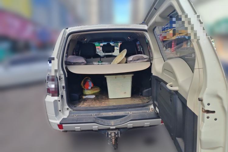 Used Mitsubishi Pajero 2020 3.0L Automatic Luxury Off-Road Version Trunk