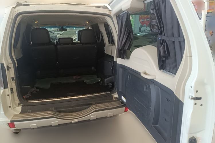 Used Mitsubishi Pajero 2020 3.0L Automatic Luxury Off-Road Version Trunk