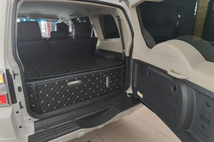 Used Mitsubishi Pajero 2020 3.0L Automatic Luxury Edition Trunk