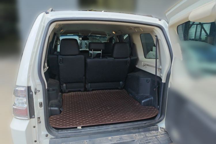 Used Mitsubishi Pajero 2020 3.0L Automatic Prestige Off-Road Edition Trunk