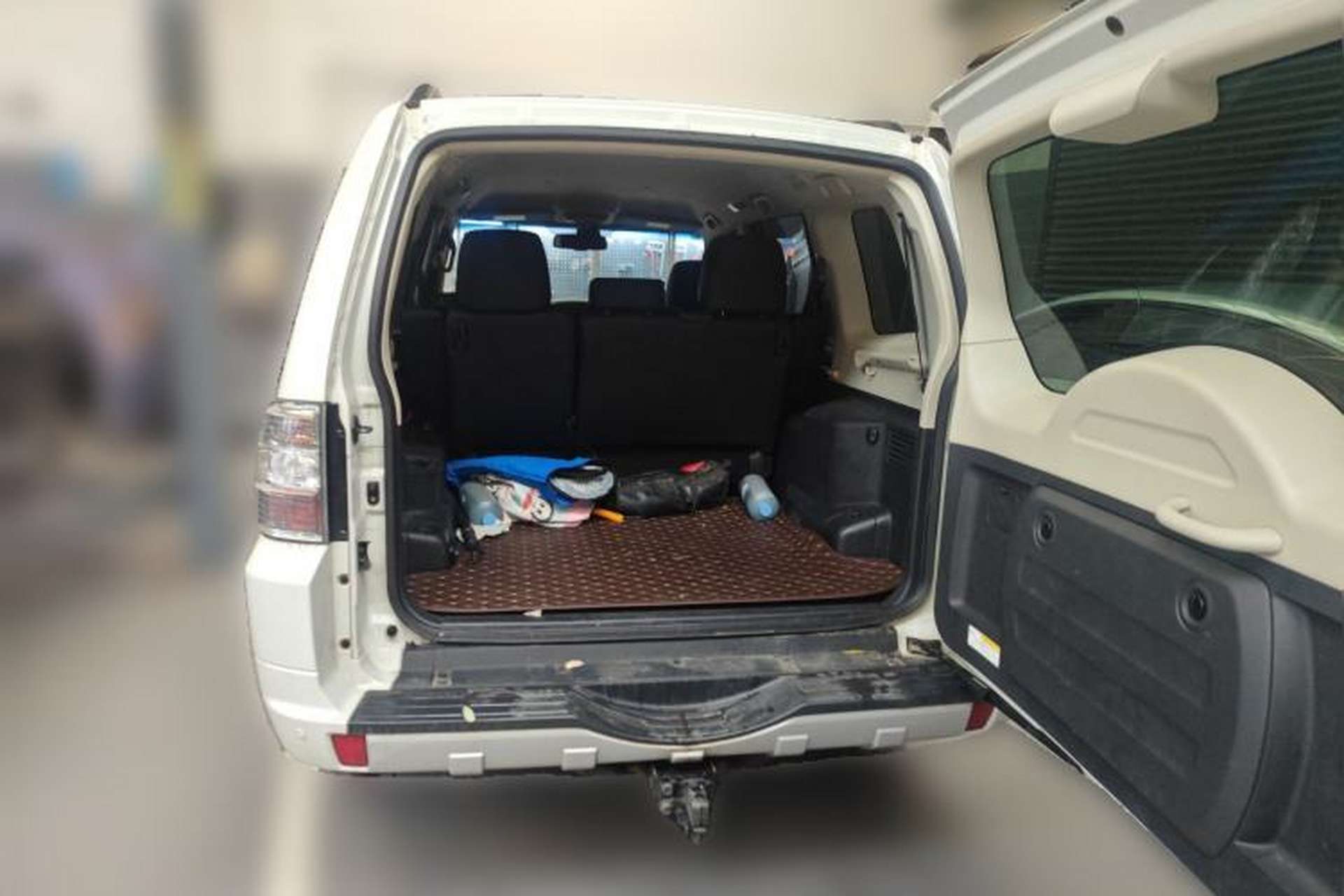 Used Mitsubishi Pajero 2020 3.0L Automatic Prestige Off-Road Edition Trunk