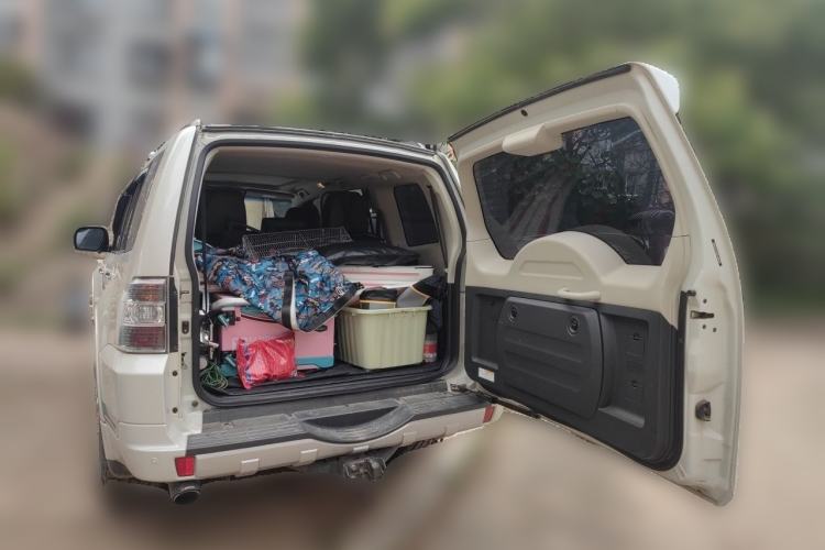 Used Mitsubishi Pajero  Trunk