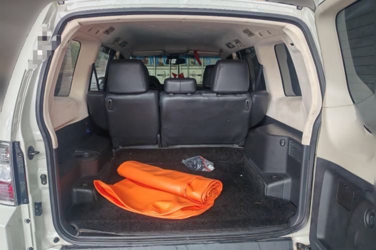 Used Mitsubishi Pajero  Trunk