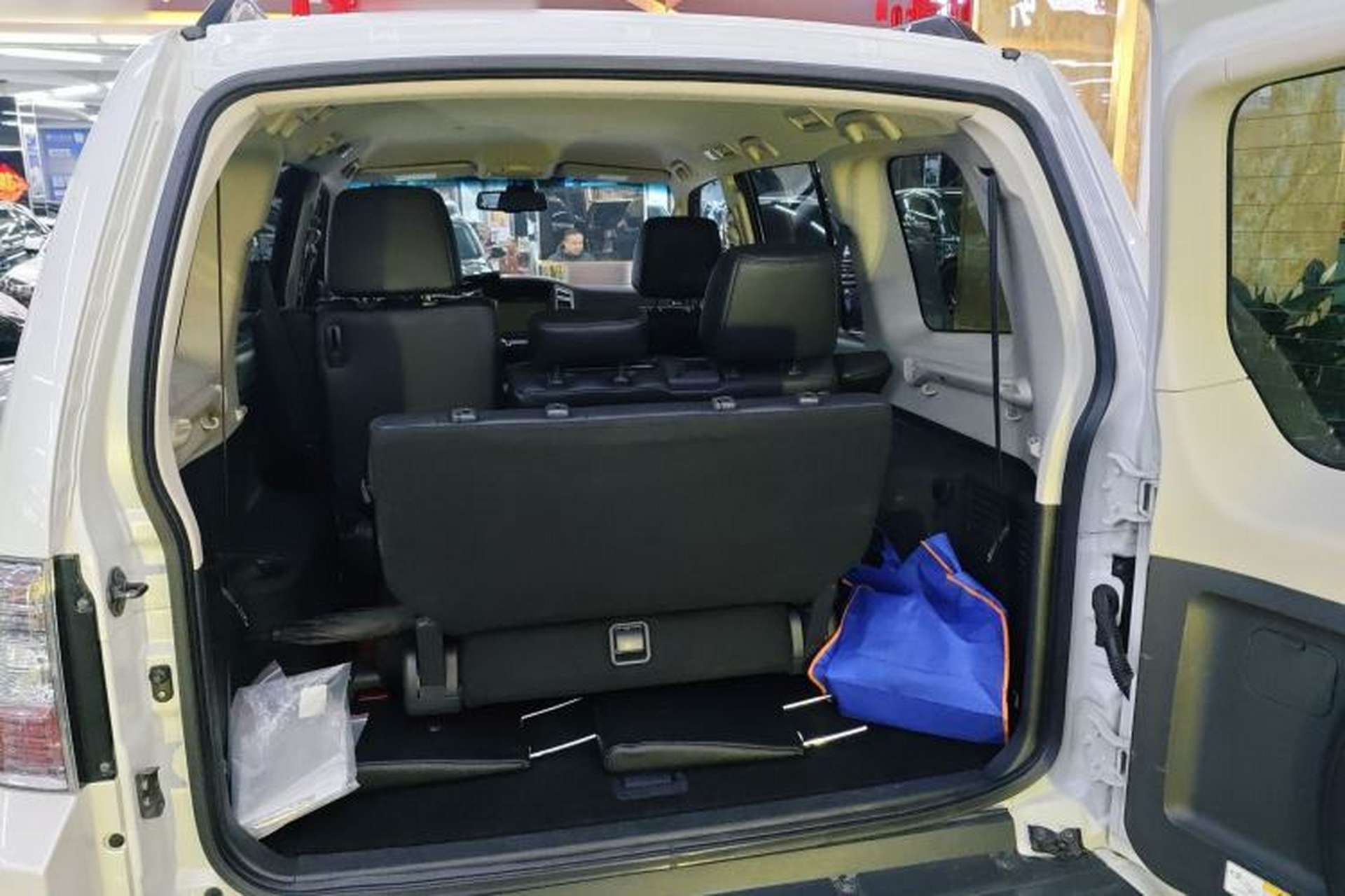Used Mitsubishi Pajero 2020 3.0L Automatic Prestige Off-Road Edition Trunk