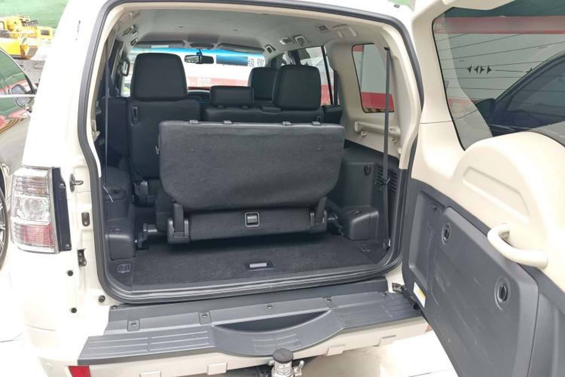Used Mitsubishi Pajero 2020 3.0L Automatic Standard Edition Trunk