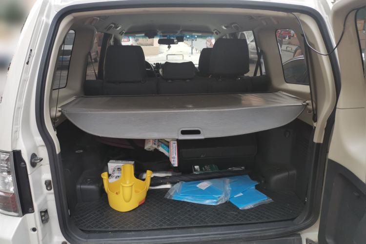 Used Mitsubishi Pajero  Trunk