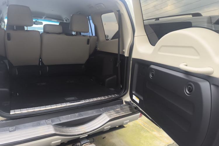 Used Mitsubishi Pajero  Trunk
